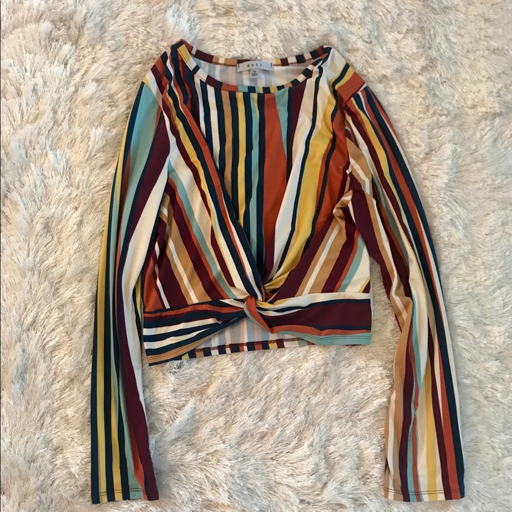 Long sleeve multicolored shirt.